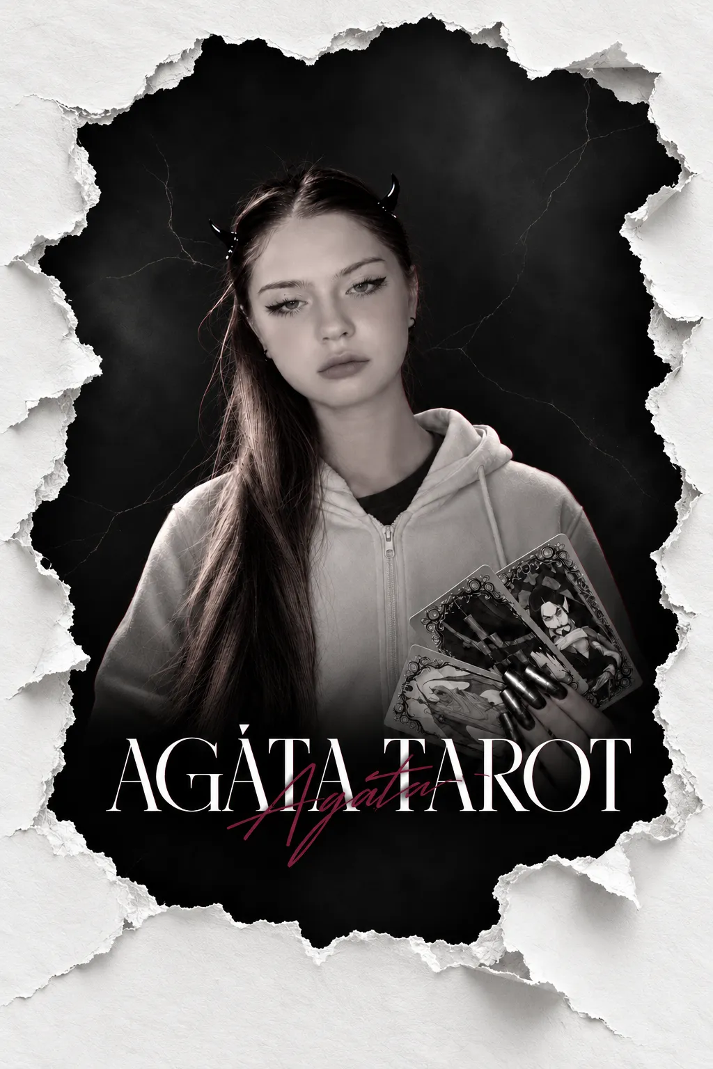 Агата с картами таро
